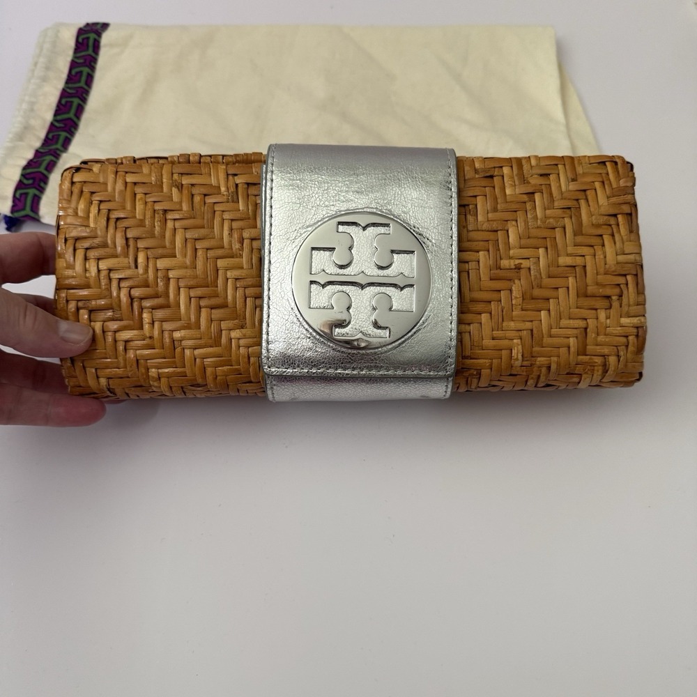 RARE Tory Burch Woven Straw Wicker Clutch Bag Metallic Strap T Logo Dustbag - Picture 2 of 8